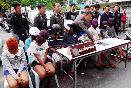 Police have arrested eight boys and two girls, all 16 -17 years old, and a gold shop owner for their involvement in a series of gold and amulet robberies.